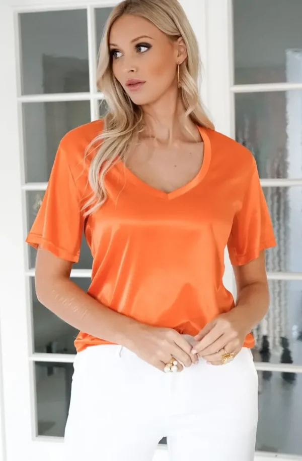 BLOND HOUR - The Perfect Shiny Tshirt V-neck - Orange Sale