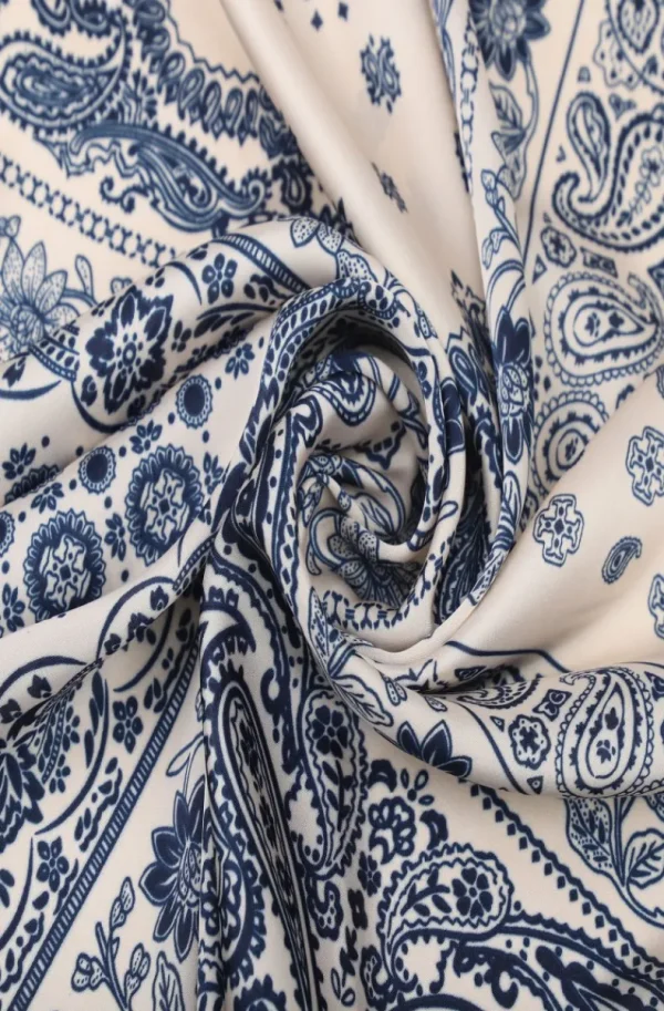 MIXED BRANDS - Scarf paisley 0981 - White Online