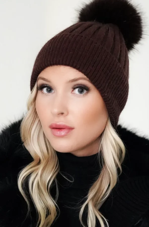 PLAIN VANILLA - Beanie with faux fur pompom - Chocolate Sale