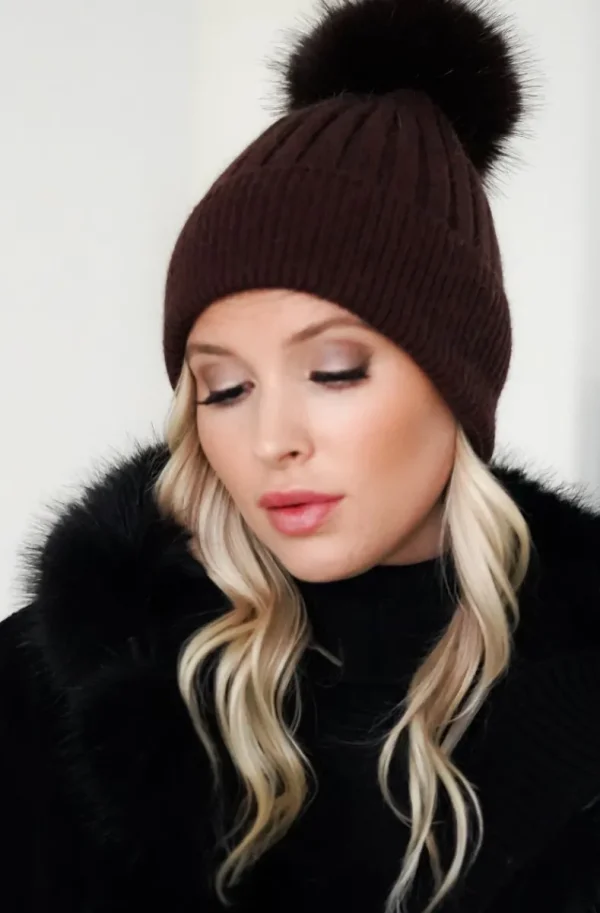 PLAIN VANILLA - Beanie with faux fur pompom - Chocolate Sale