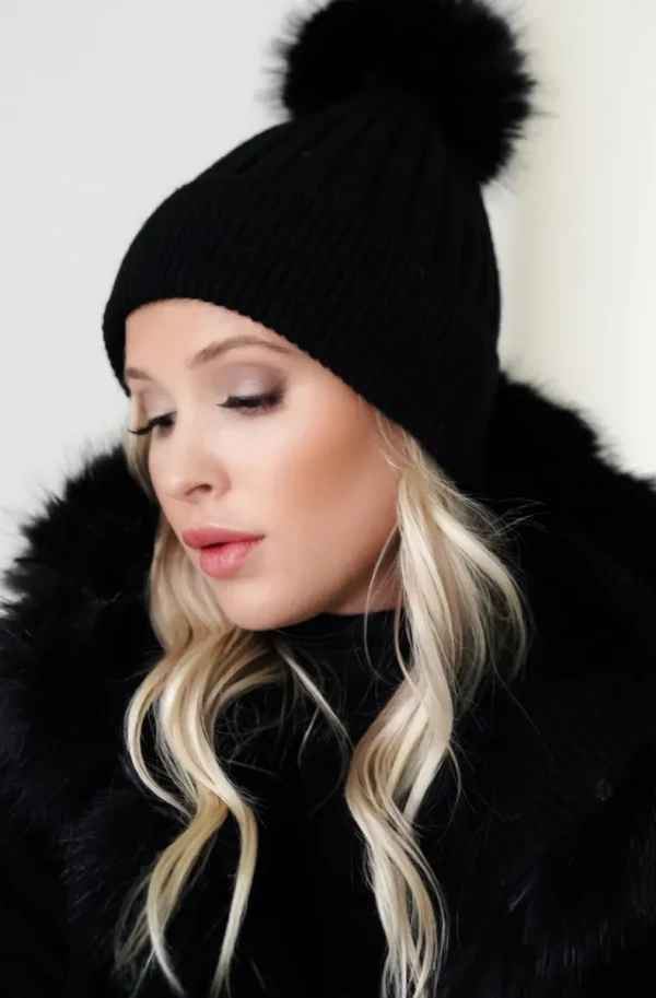 PLAIN VANILLA - Beanie with faux fur pompom - Black Fashion